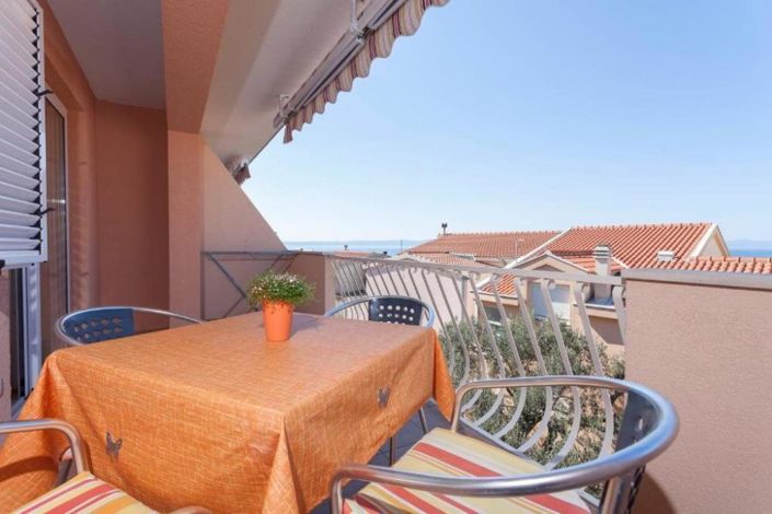 Image No.17-10 Bed Property for sale