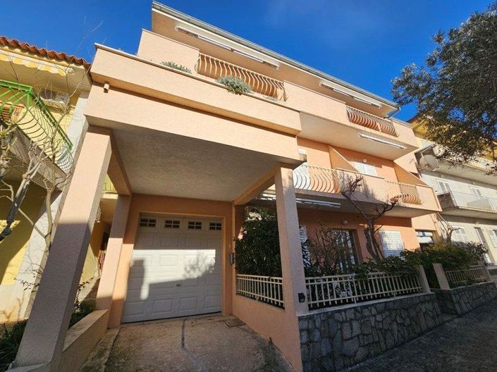 Image No.8-10 Bed Property for sale