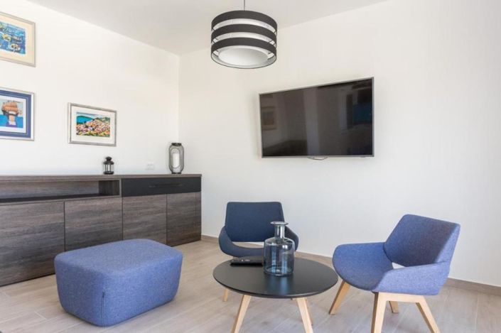 Image No.11-9 Bed Property for sale