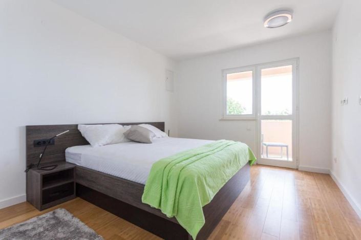 Image No.15-9 Bed Property for sale