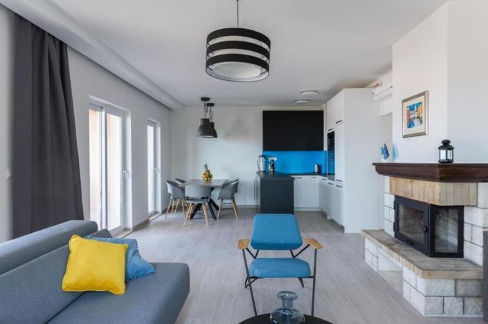 Image No.20-9 Bed Property for sale