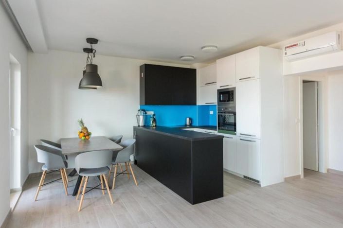 Image No.23-9 Bed Property for sale