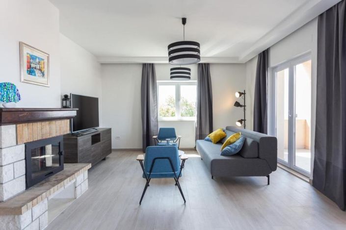 Image No.25-9 Bed Property for sale