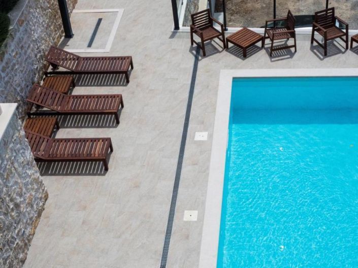 Image No.3-9 Bed Property for sale