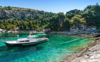 1 - Hvar, Property