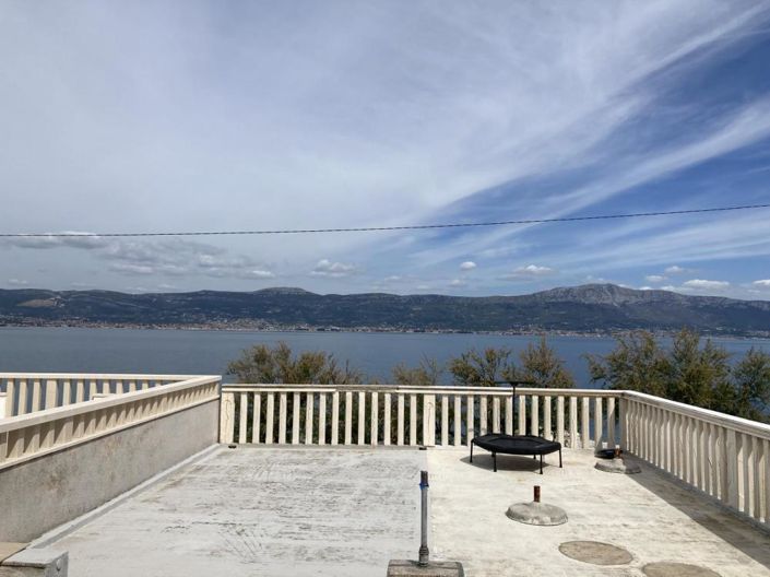 Image No.12-6 Bed Property for sale