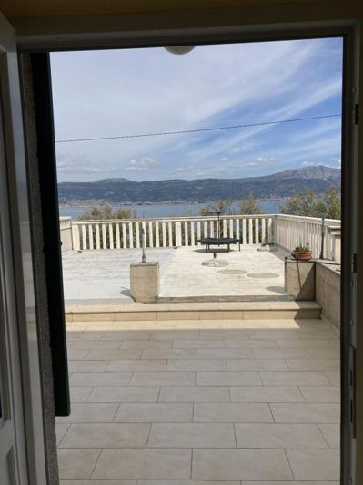 Image No.14-6 Bed Property for sale