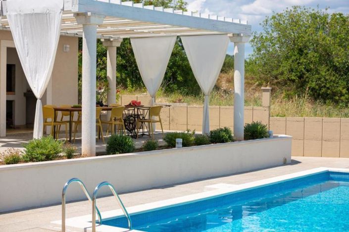 Image No.10-4 Bed Property for sale