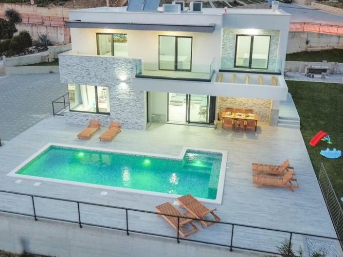 Image No.20-4 Bed Property for sale