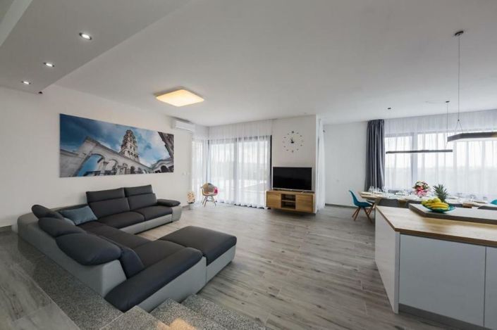 Image No.22-4 Bed Property for sale