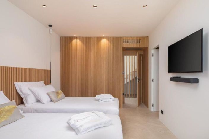 Image No.19-4 Bed Property for sale