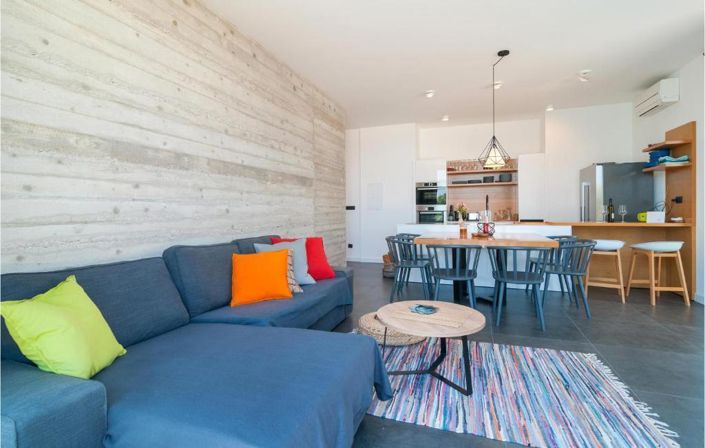 Image No.11-2 Bed Property for sale