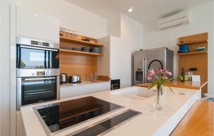 Image No.13-2 Bed Property for sale