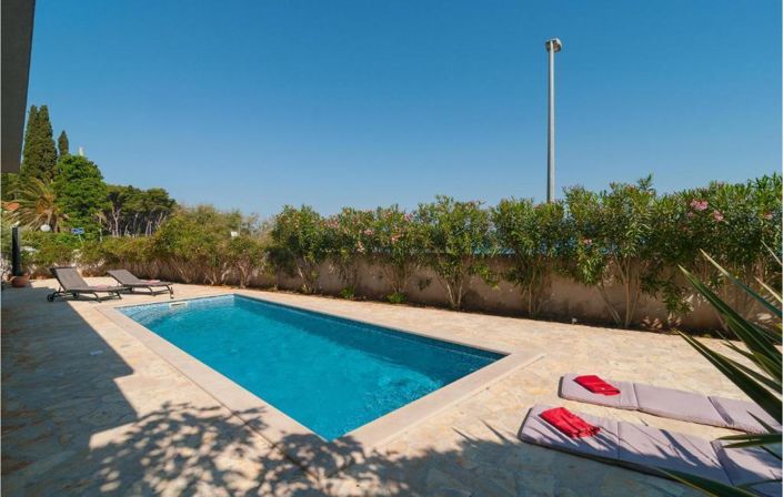 Image No.9-2 Bed Property for sale