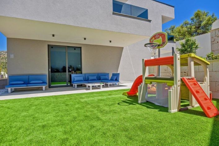 Image No.14-4 Bed Property for sale