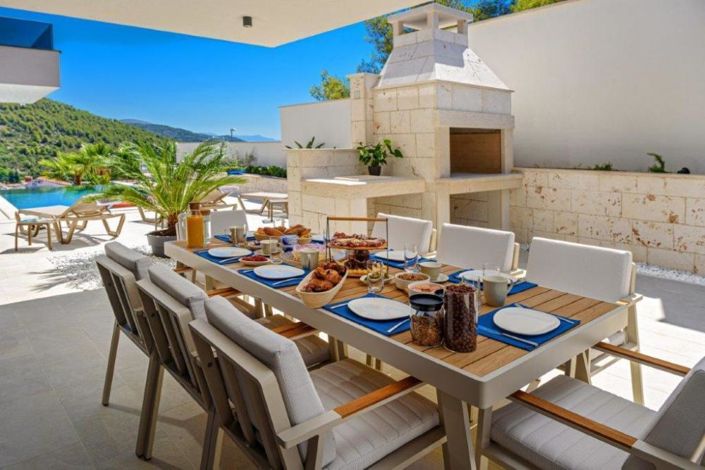 Image No.15-4 Bed Property for sale