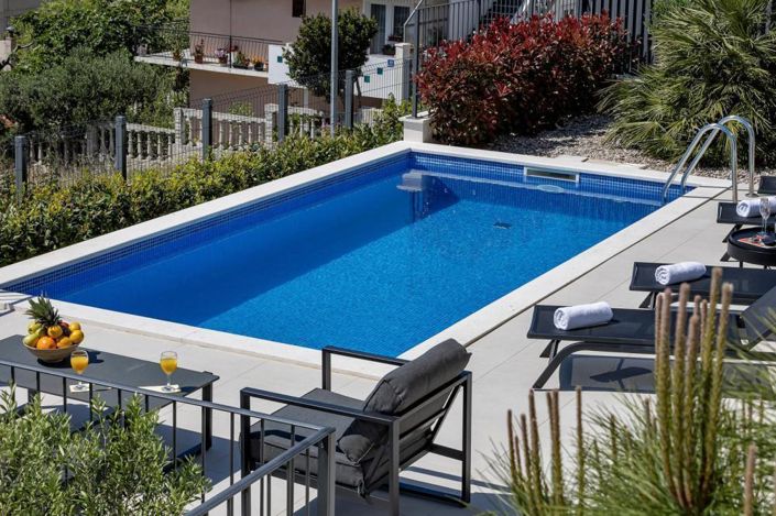 Image No.12-4 Bed Property for sale