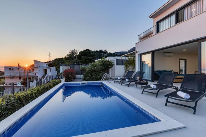 Image No.9-4 Bed Property for sale