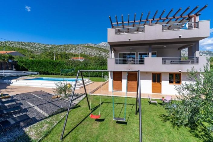 Image No.1-4 Bed Property for sale