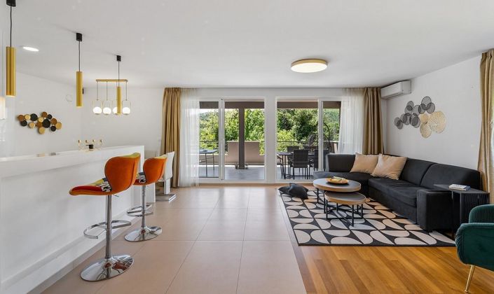 Image No.12-4 Bed Property for sale