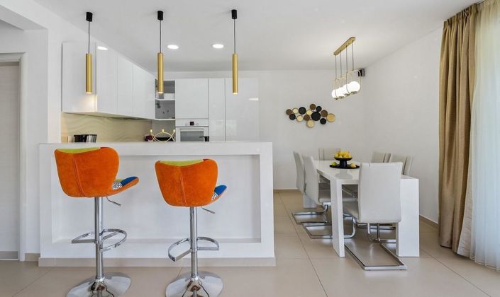 Image No.14-4 Bed Property for sale