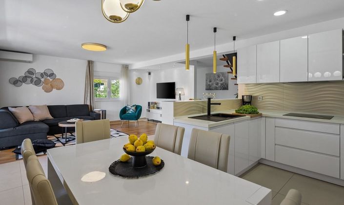 Image No.16-4 Bed Property for sale