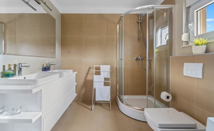 Image No.19-4 Bed Property for sale