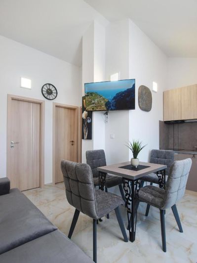 Image No.17-14 Bed Property for sale