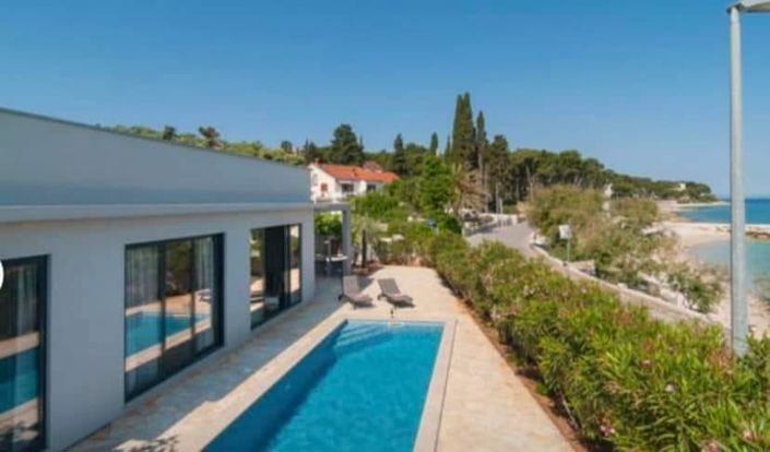 Image No.3-12 Bed Property for sale