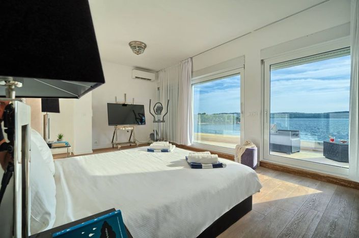 Image No.15-4 Bed Property for sale