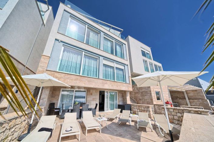 Image No.4-4 Bed Property for sale