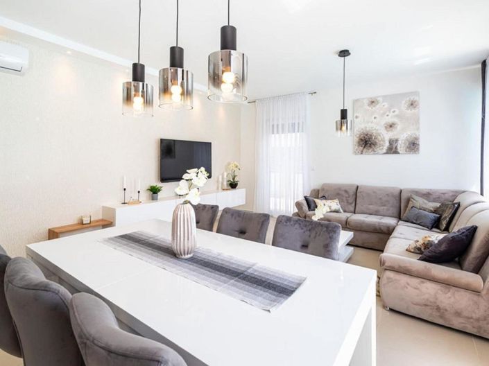 Image No.15-3 Bed Property for sale