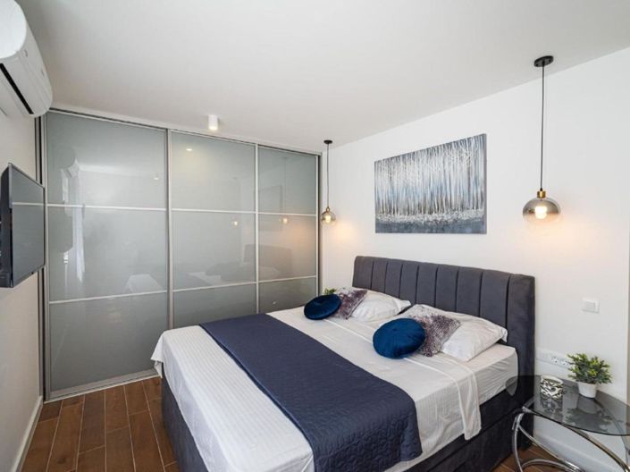 Image No.21-3 Bed Property for sale