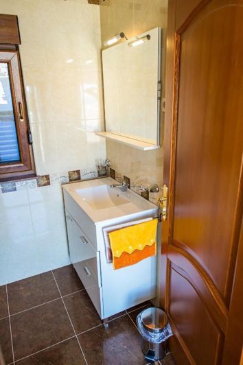 Image No.12-5 Bed Property for sale