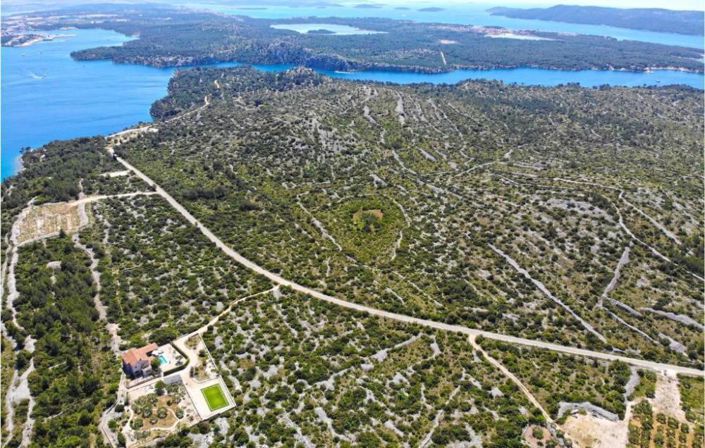 Image No.10-4 Bed Property for sale