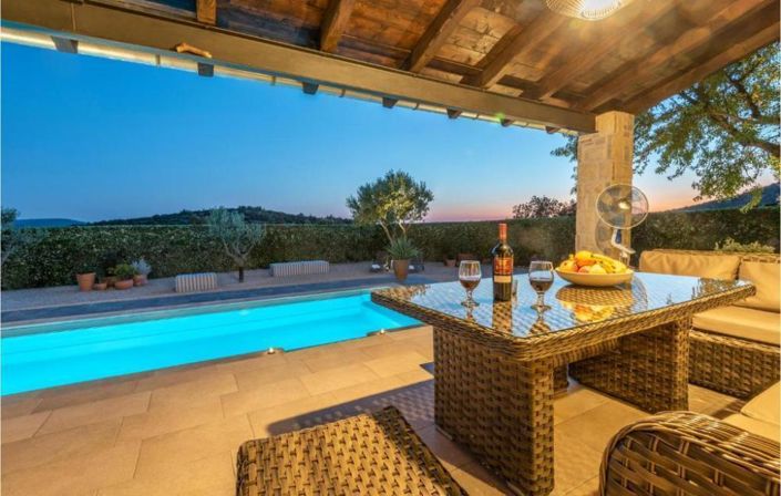 Image No.17-4 Bed Property for sale