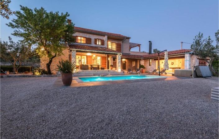 Image No.18-4 Bed Property for sale