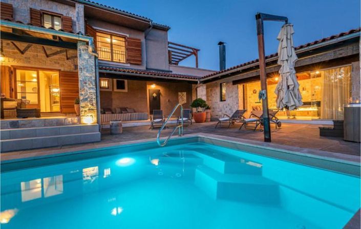 Image No.19-4 Bed Property for sale