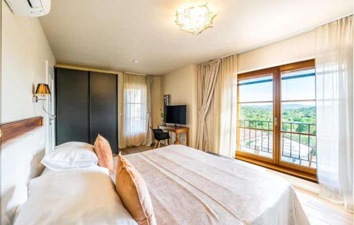 Image No.21-4 Bed Property for sale