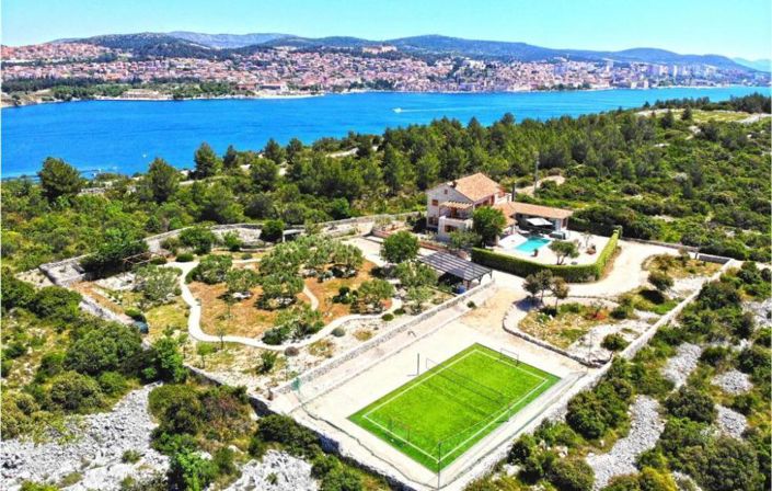 Image No.6-4 Bed Property for sale