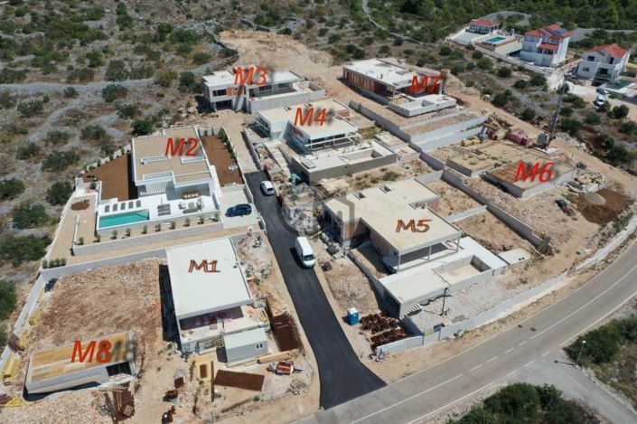 Image No.4-4 Bed Property for sale