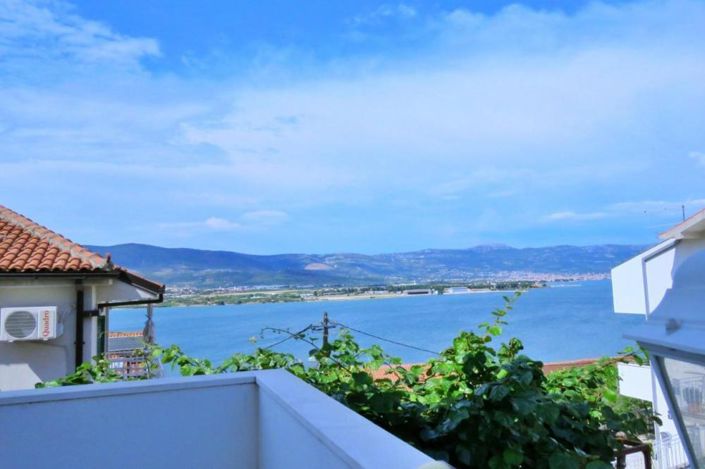 Image No.1-4 Bed Property for sale