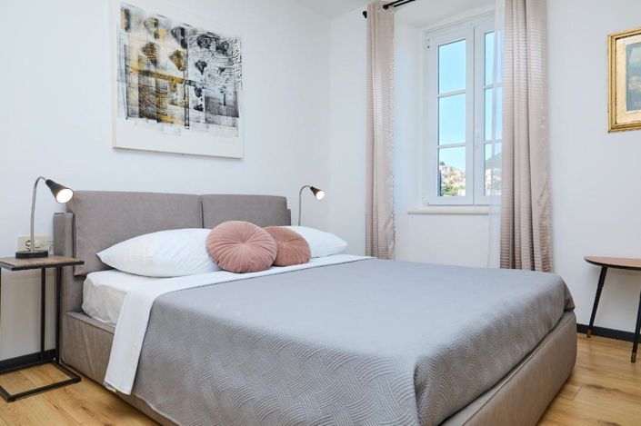 Image No.19-11 Bed Property for sale