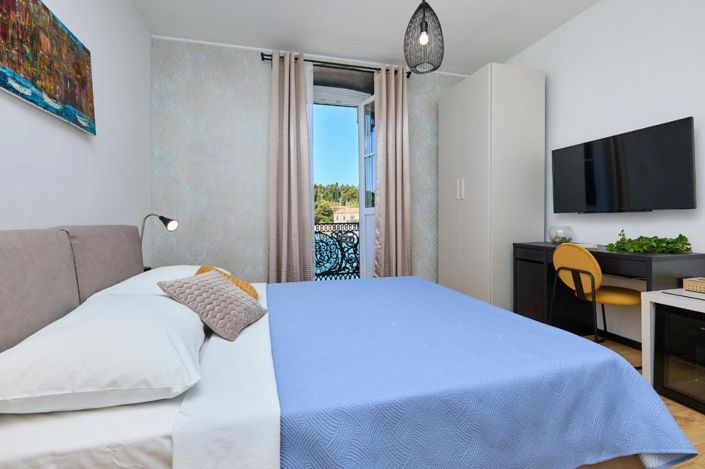 Image No.9-11 Bed Property for sale