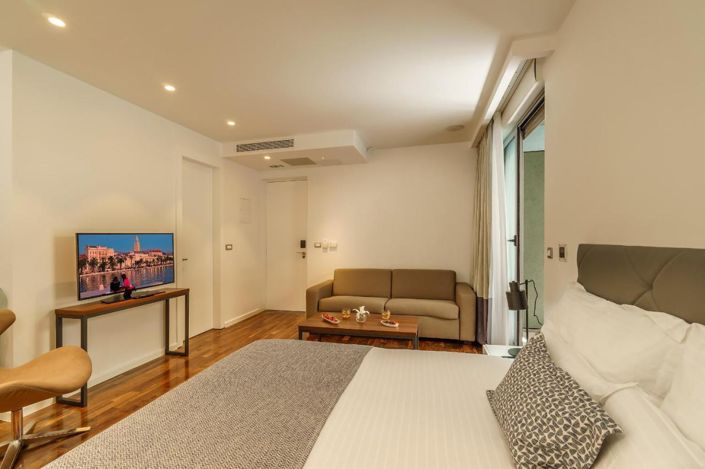 Image No.11-11 Bed Property for sale