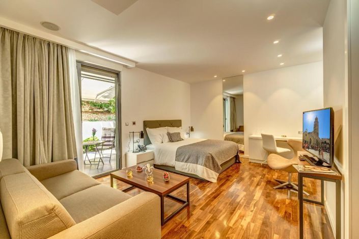 Image No.12-11 Bed Property for sale