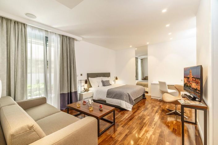 Image No.13-11 Bed Property for sale