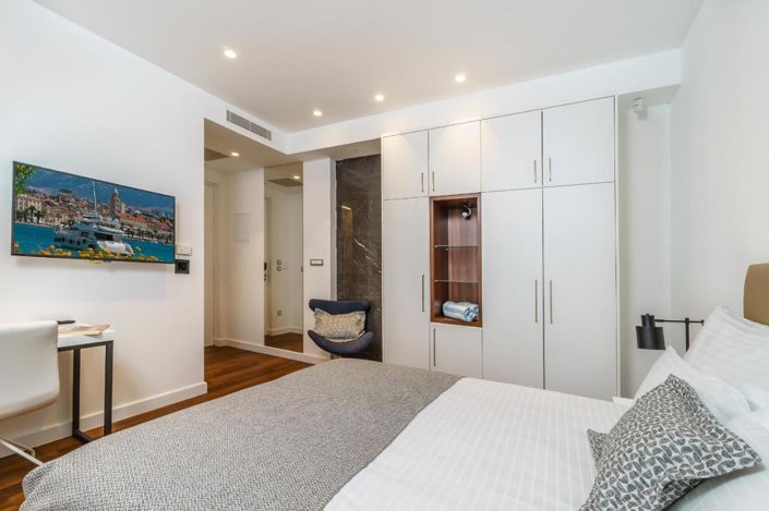 Image No.19-11 Bed Property for sale