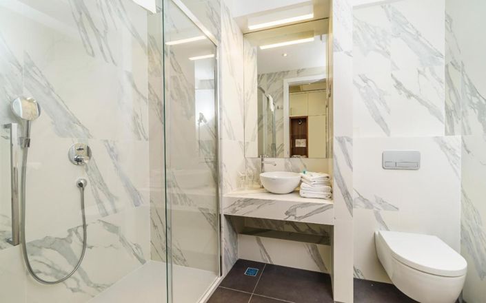 Image No.22-11 Bed Property for sale