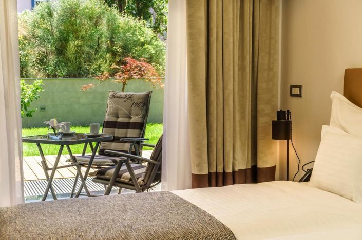 Image No.23-11 Bed Property for sale